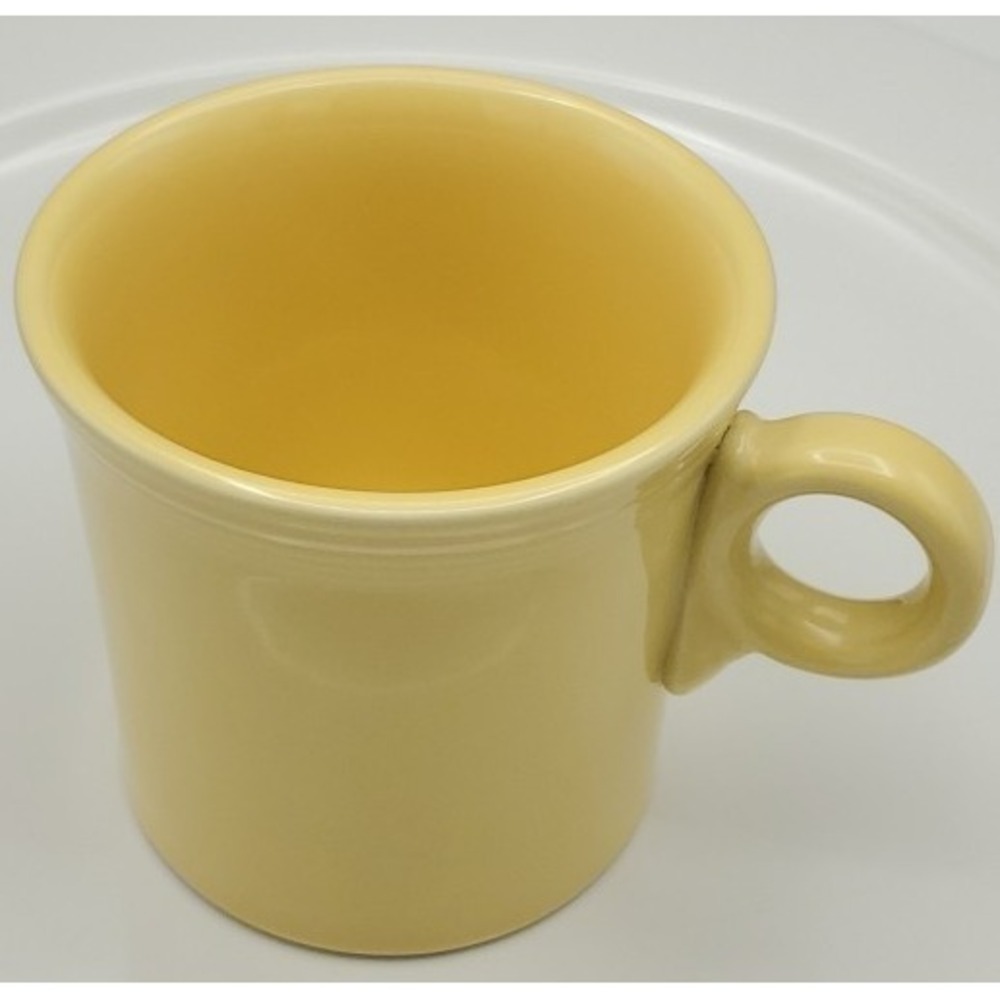 One Fiesta Fiestaware‎ Yellow Coffee Mug Ring Handle HLC Big F no H Made in USA